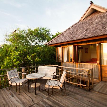 Boa Hill Surf House Hotel Nembrala Exterior photo